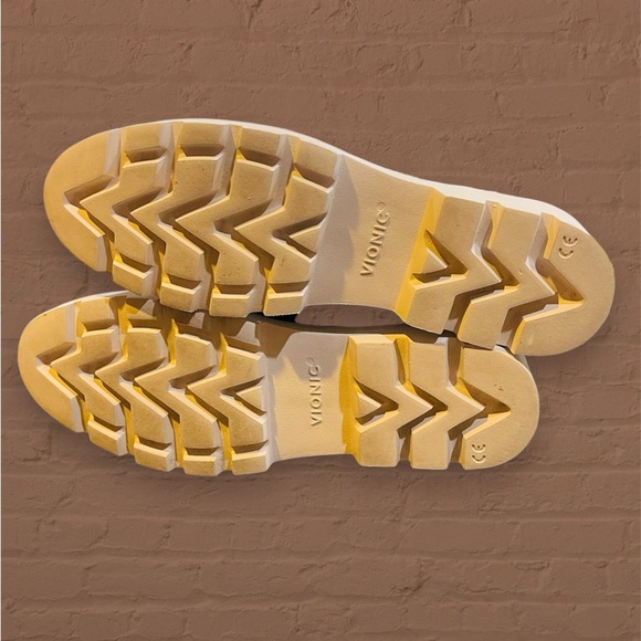 Vionic Kensley Women's Slip On Loafer Black Patent Leather- 6.5 Medium - Picture 8 of 8